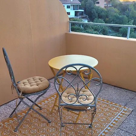 Hébergement de vacances Seaview House - 6-min Walk To & Restaurants - Pool - Private Underground Garage Box - Garden - Near Cannes Théoule-sur-Mer